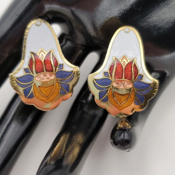 Art Deco Style Flower Clip On Earrings - Picture 4 of 7